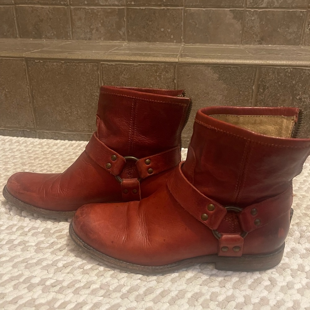 FRYE ✨✨ Phillip Harness Ankle Boots in Soft Red Leather